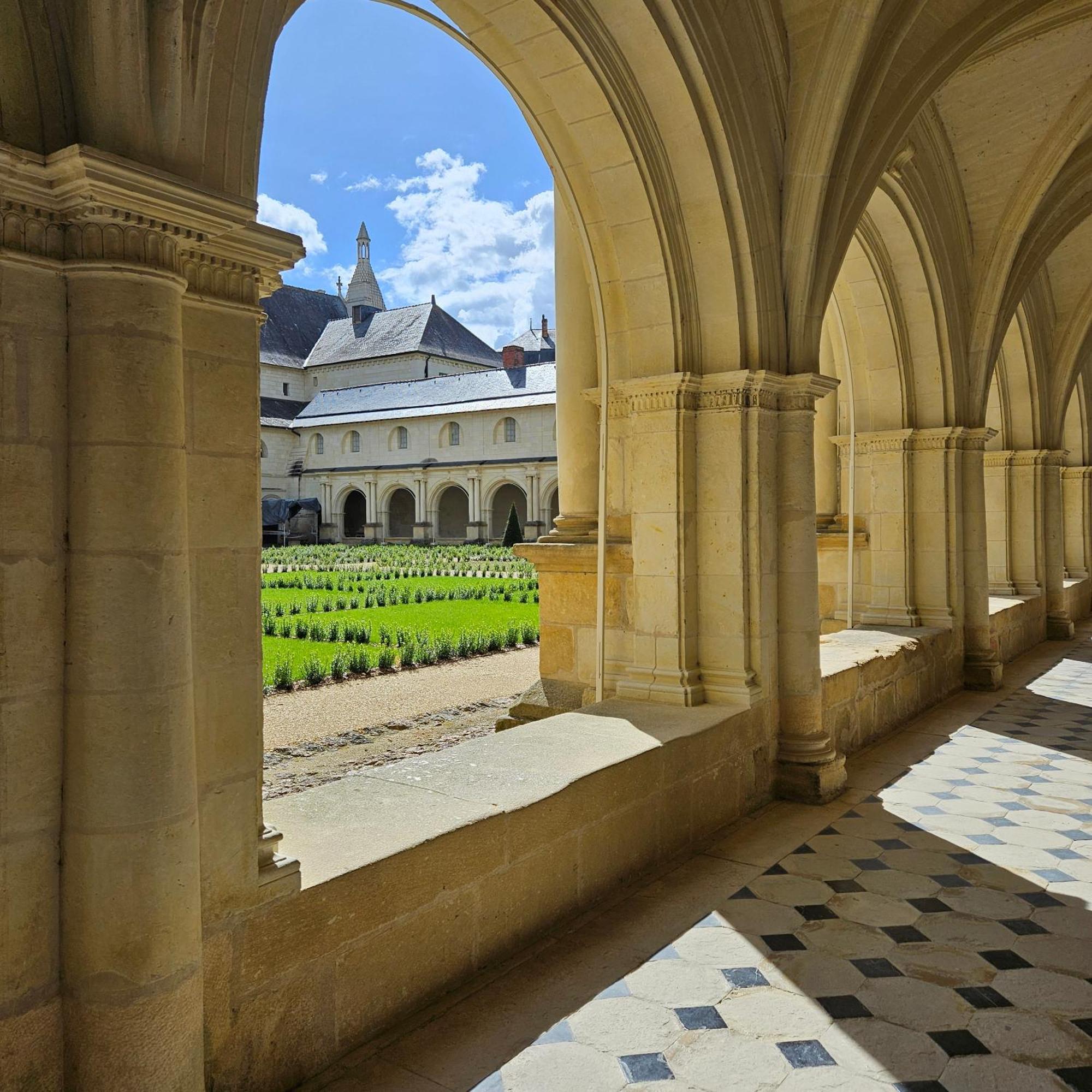 Gite Le Montinho Fontevrault-l'Abbaye Exterior foto